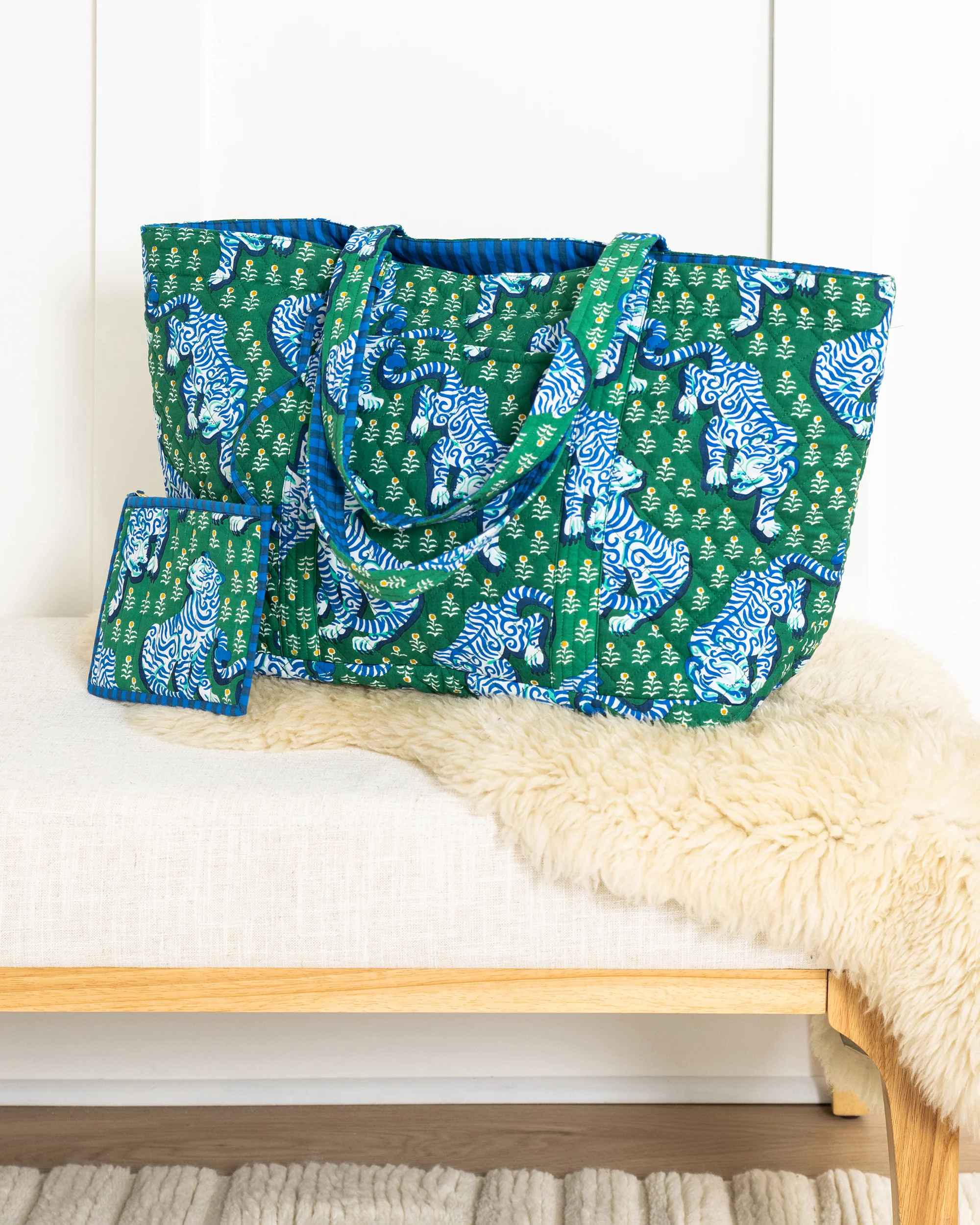 Tiger Queen - Weekend Bag with Pouch - Jade - Image 6