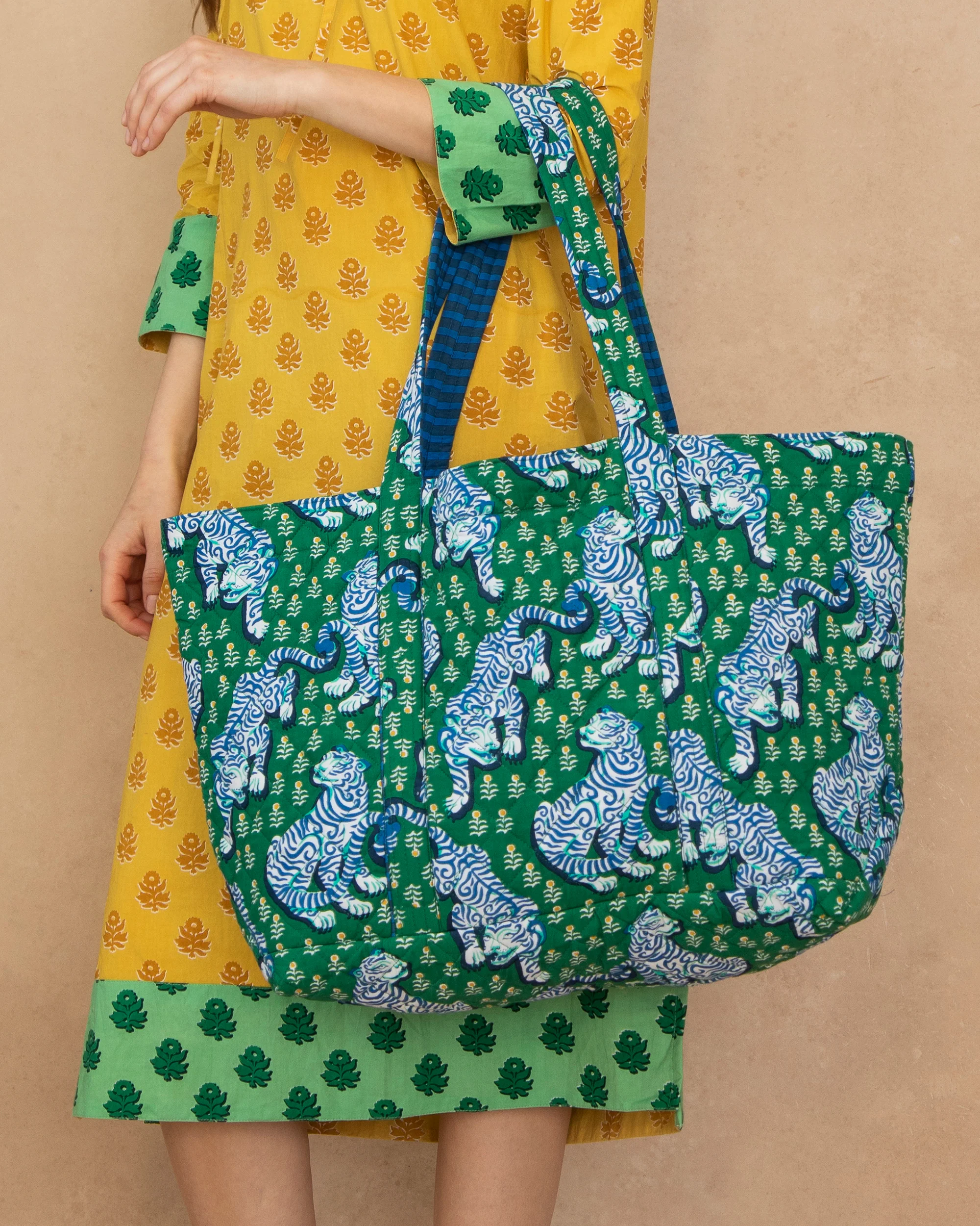 Tiger Queen - Weekend Bag with Pouch - Jade - Image 7